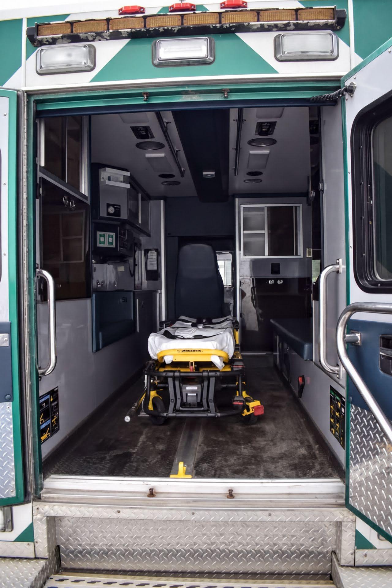 2010 PL-Custom Chevrolet Type III Ambulance - image 4