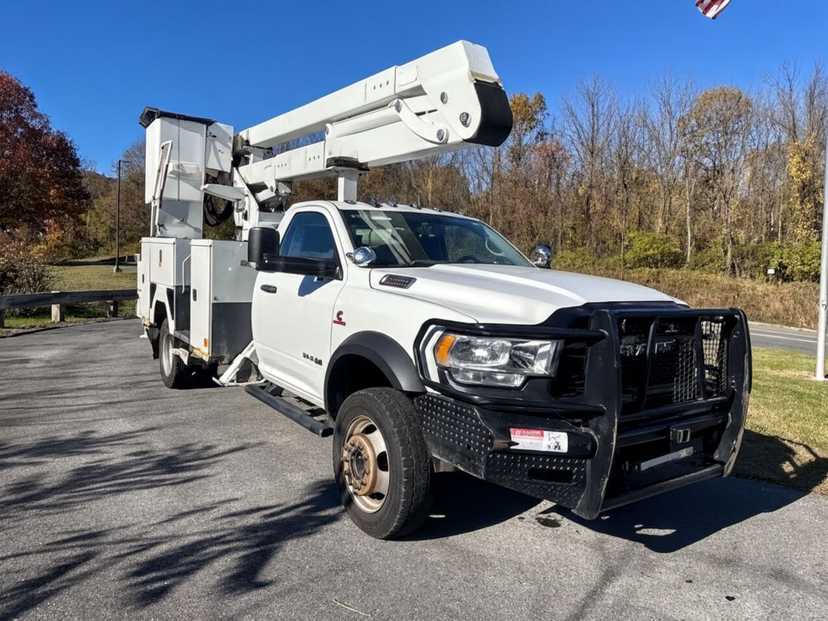 2020 Ram 5500 4x4 Bucket Truck w/ ETI ETOMH40-IH Boom (45 ft)