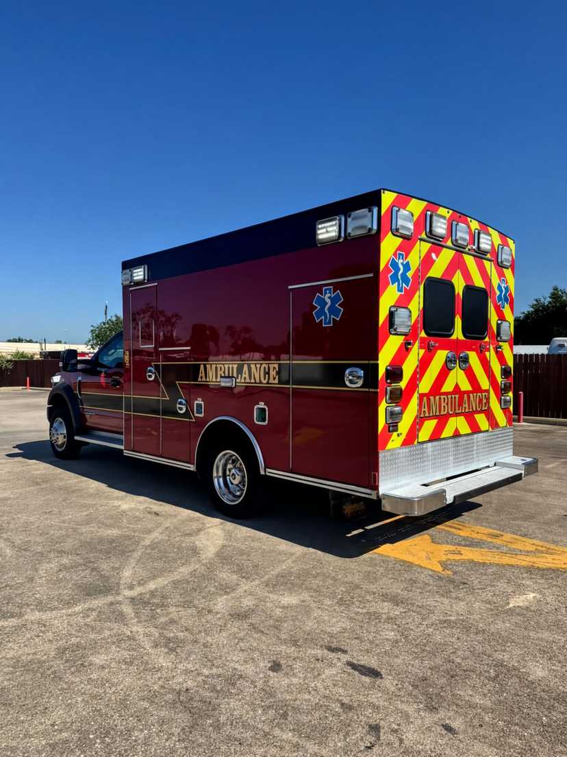 2019 Braun Ford Type I Ambulance — photo 3