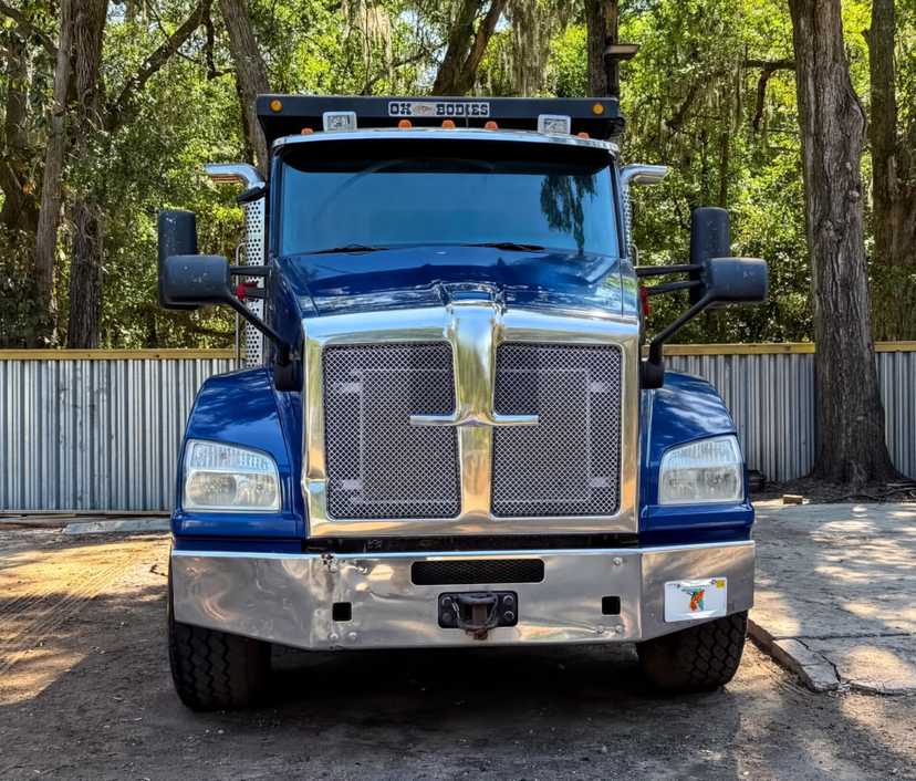 2016 Kenworth T880 Dump Truck — photo 2