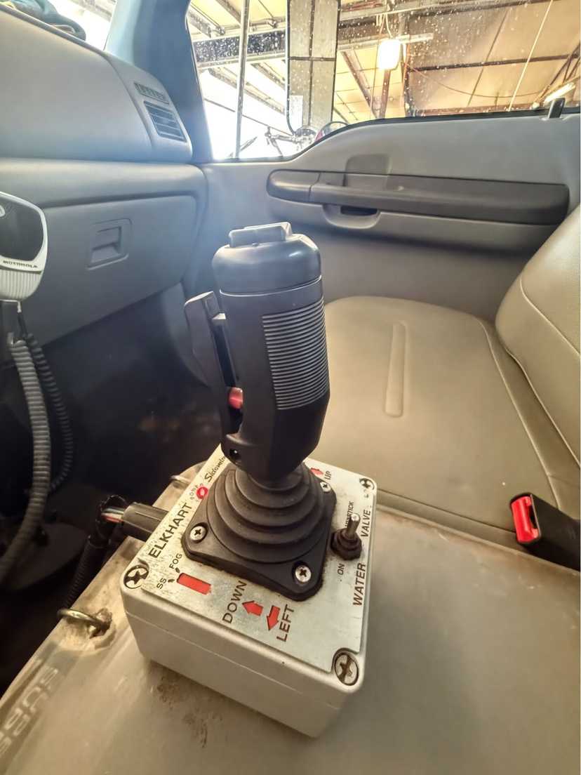 2008 Ford F-750 4x4 Brush Truck — photo 4