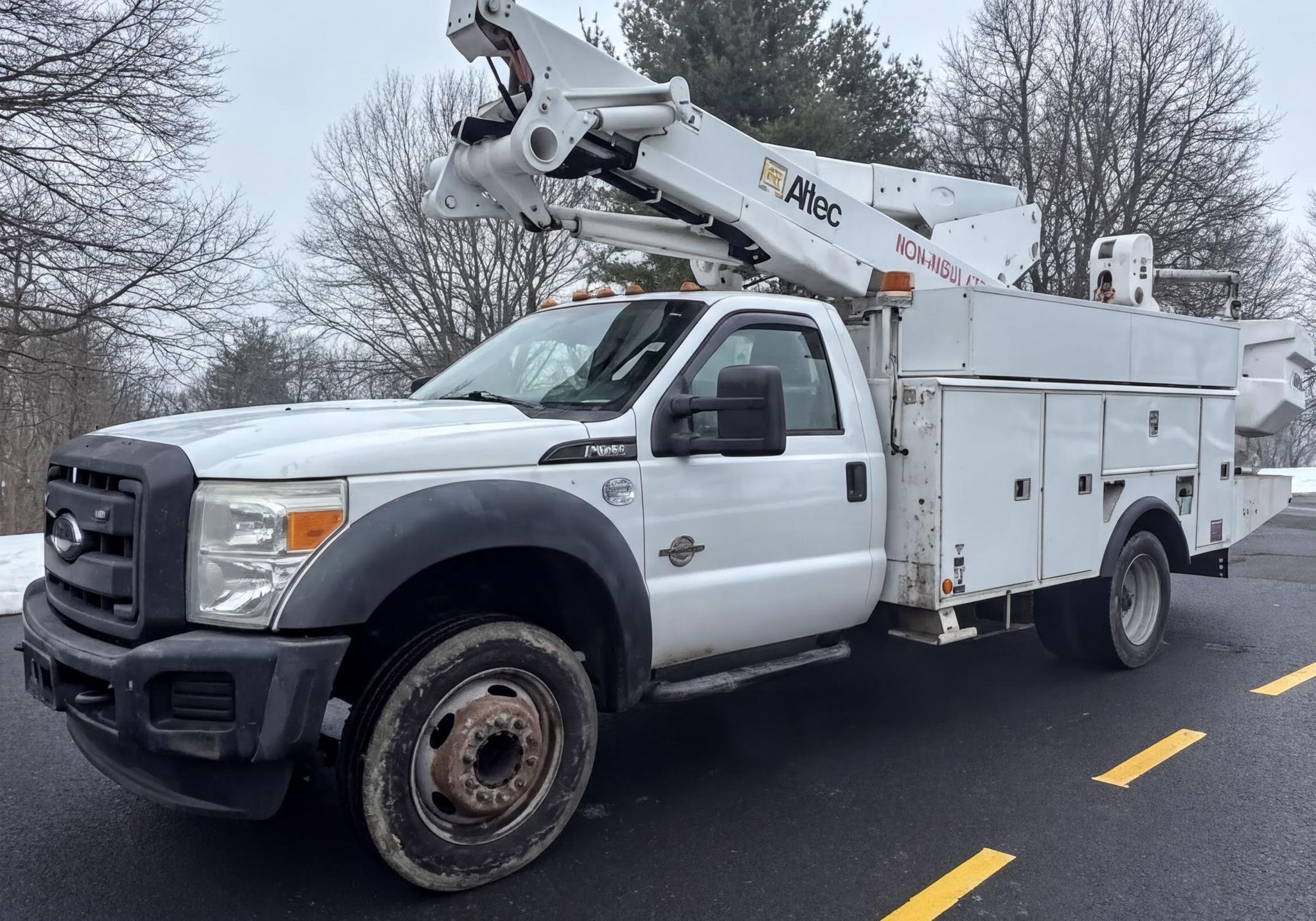 2016 Ford F550 Bucket Truck w/ Altec AT48S Boom (53 ft) - image 1