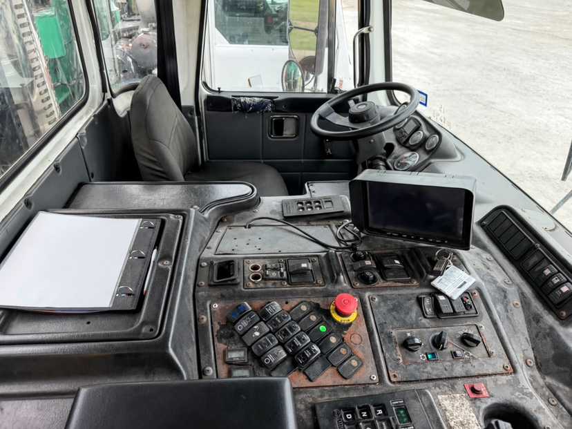 2014 Autocar New Way Front Loader — photo 5