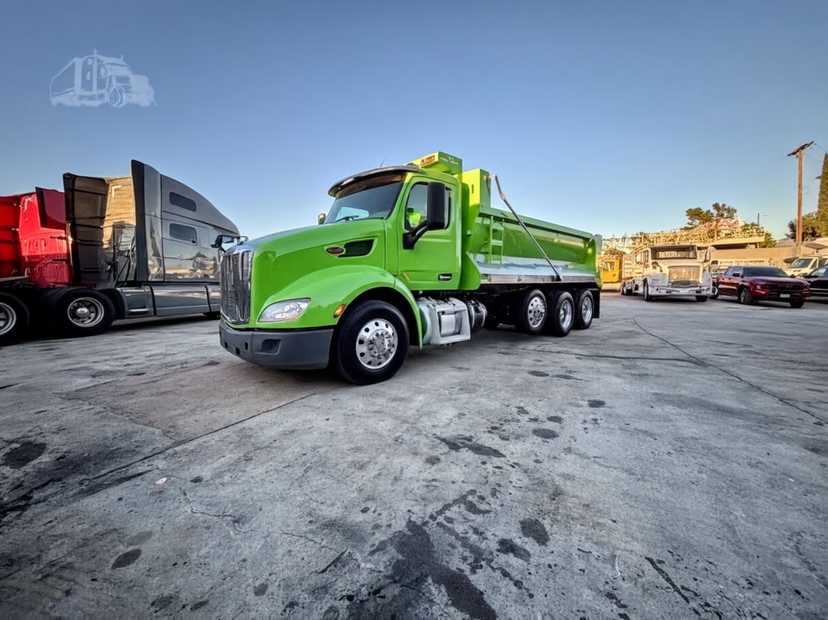 2020 Peterbilt 579 Dump Truck — photo 3