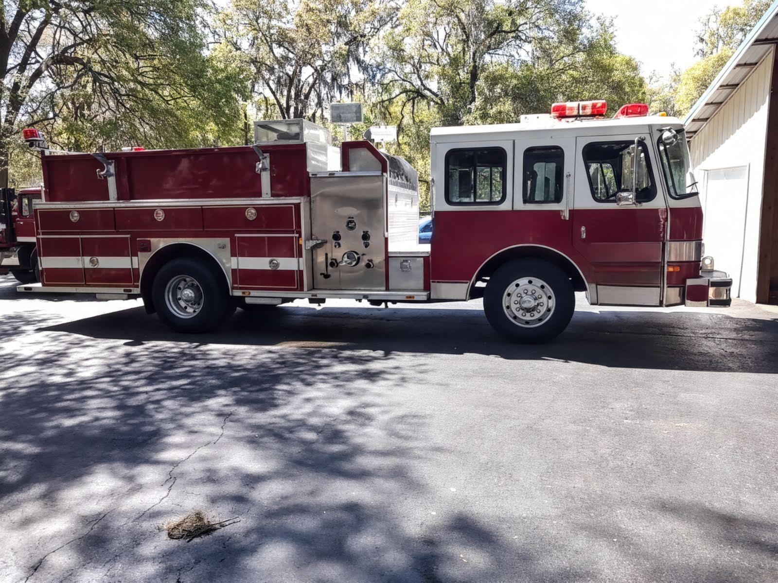 1990 E-One Pumper - image 1