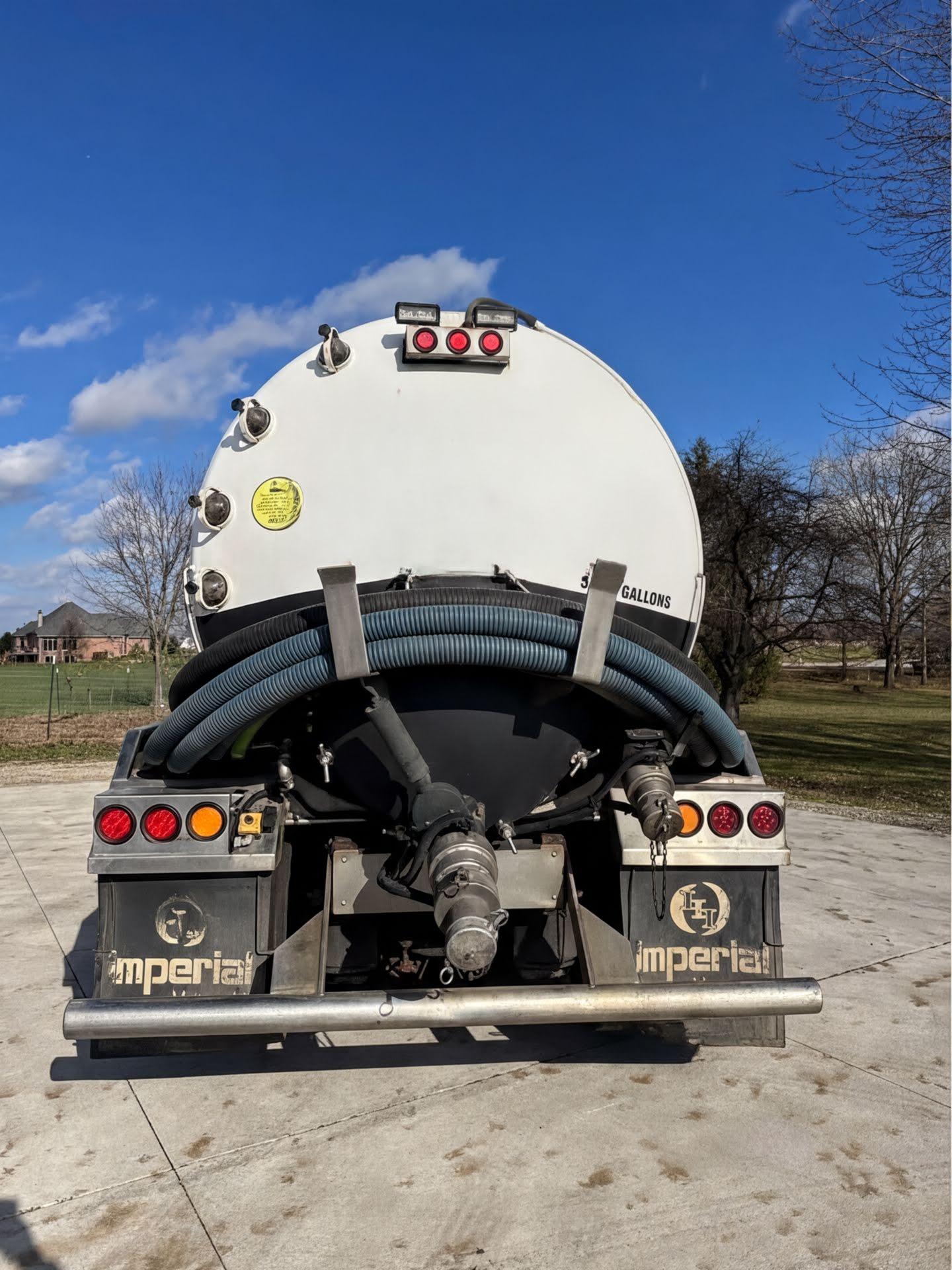 2014 Peterbilt Septic - image 2
