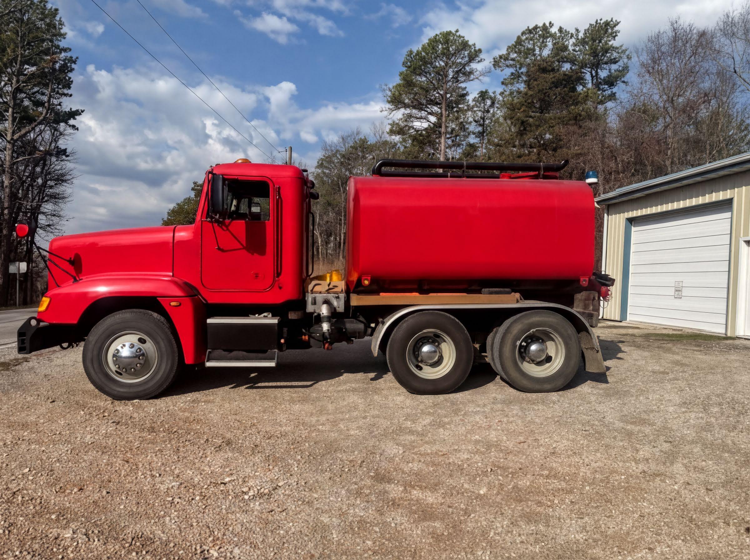 2007 Freightliner Tanker - image 1