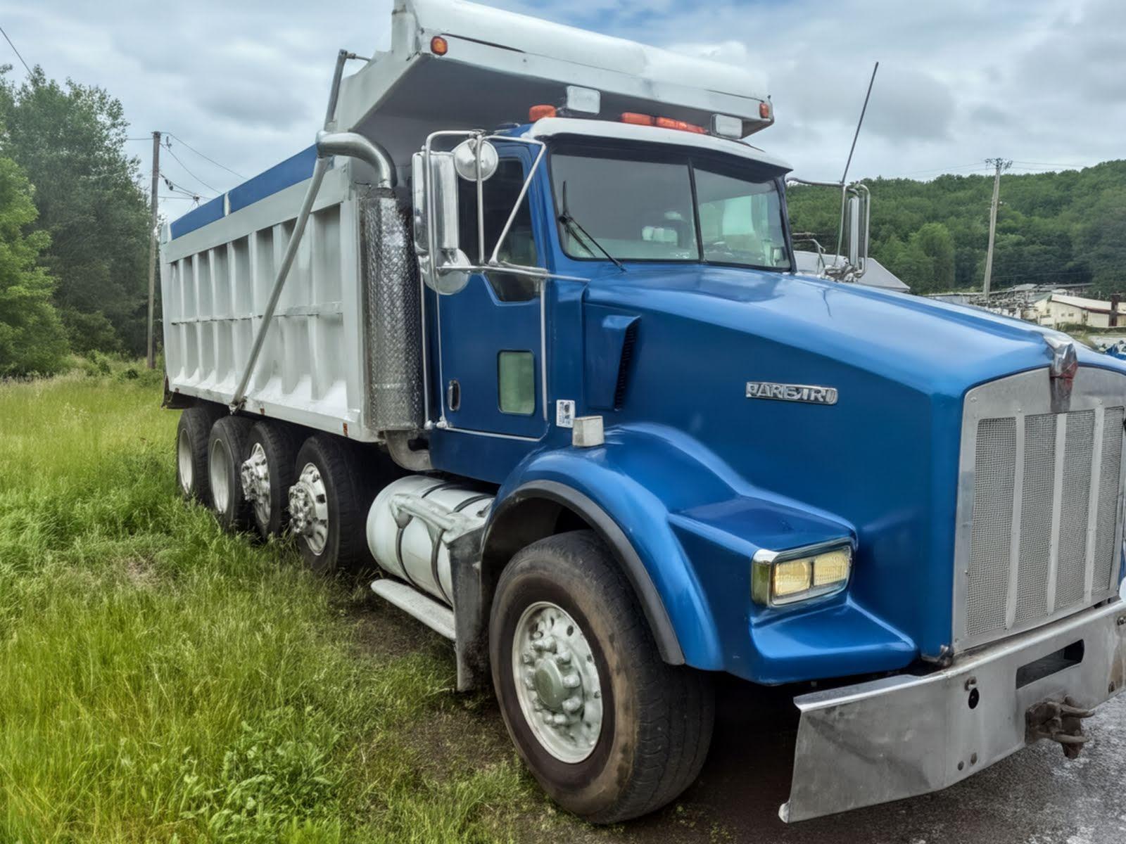 2005 Kenworth T800 - image 1