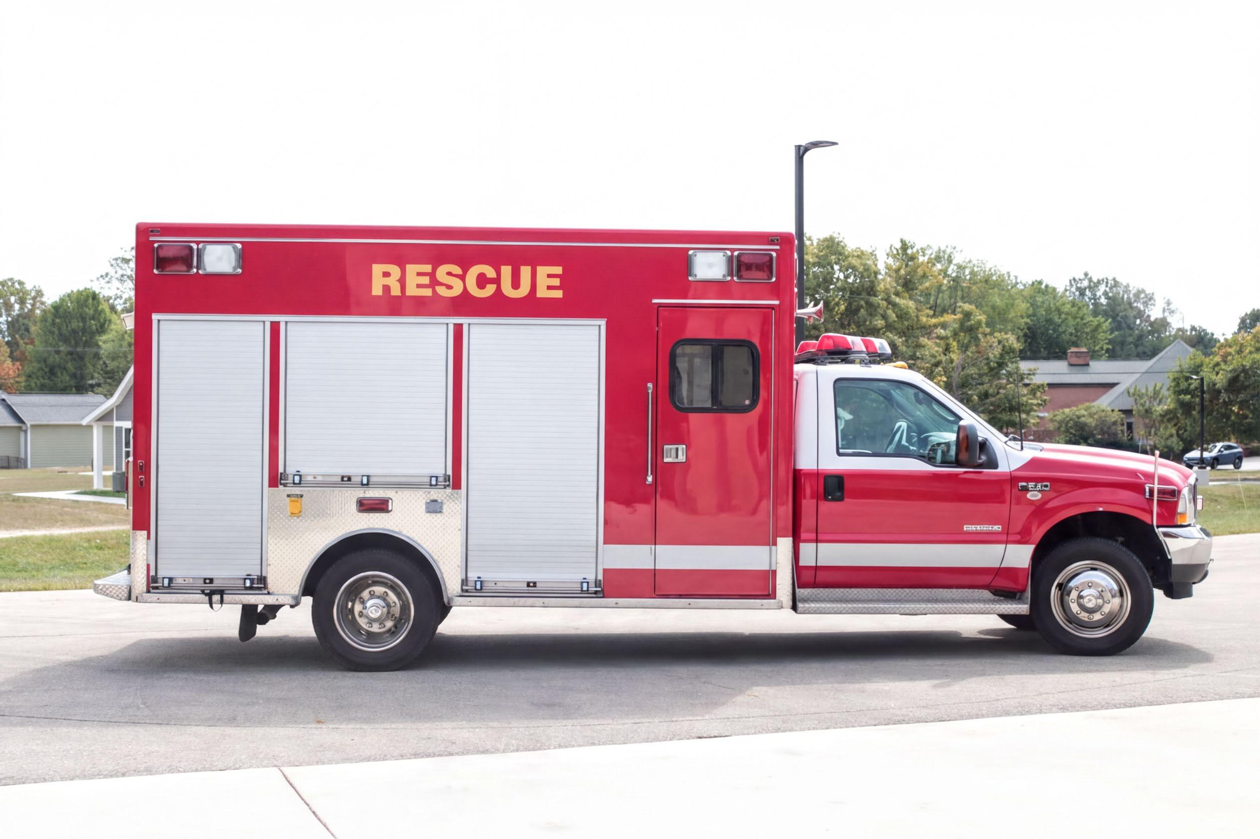2003 Ford Light Rescue - image 1