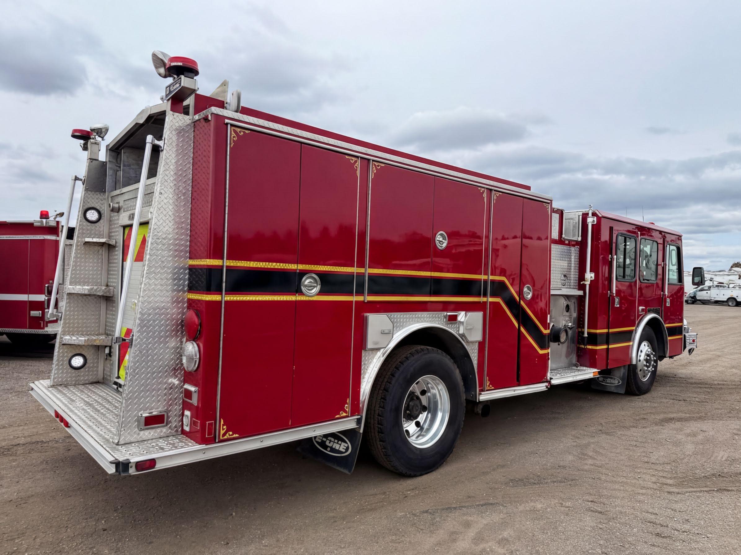 2005 E-One Pumper - image 3