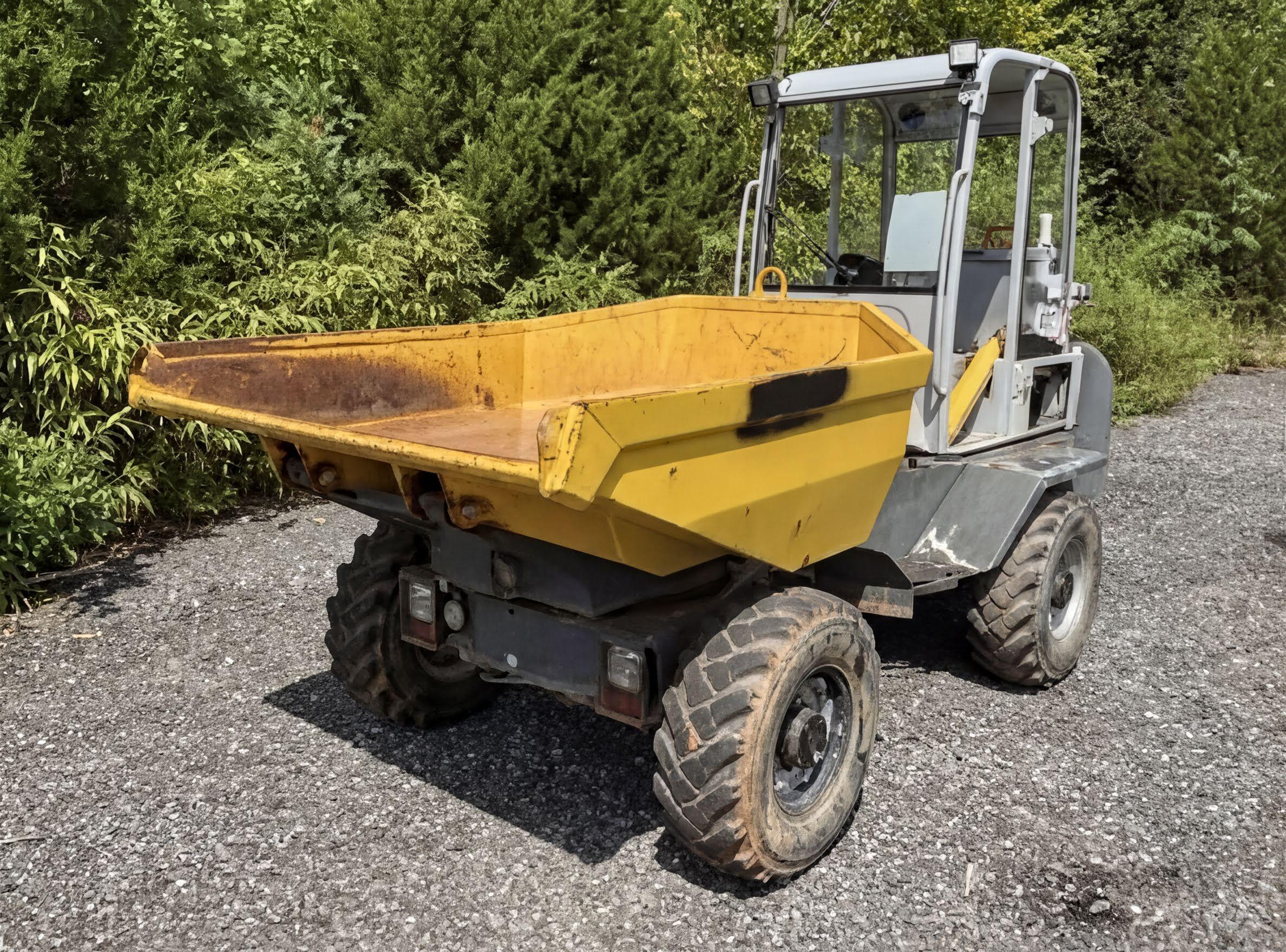 2014 4x4 Dump Truck - image 5