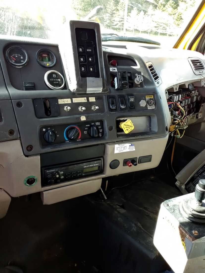 2005 Caterpillar Dump Truck — photo 5