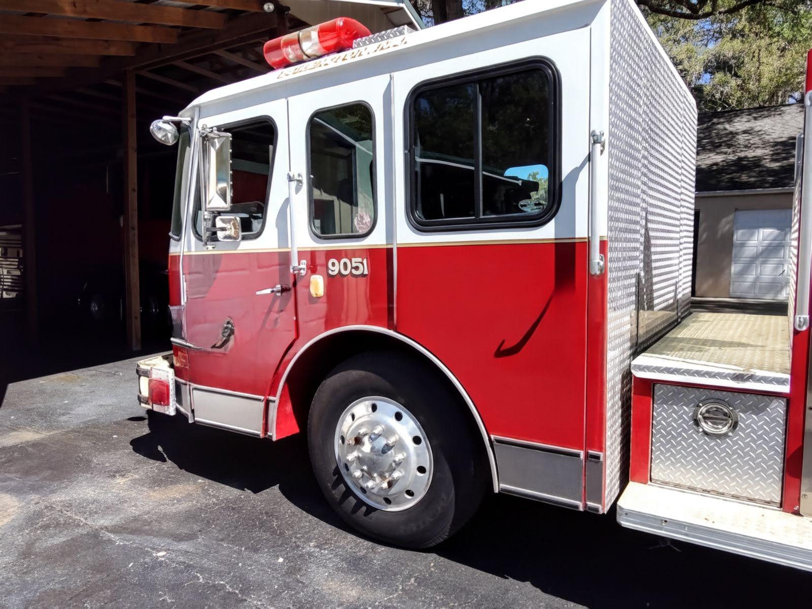 1990 E-One Pumper - image 4