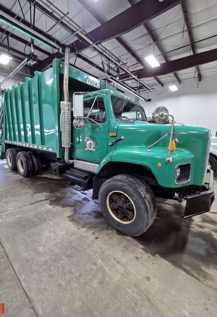 1998 International Leach Rear Loader — photo 3