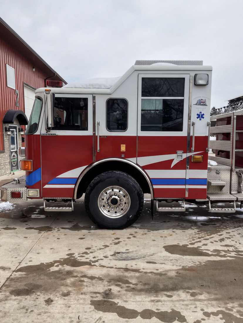 2003 Pierce Tilt Cab Pumper — photo 5