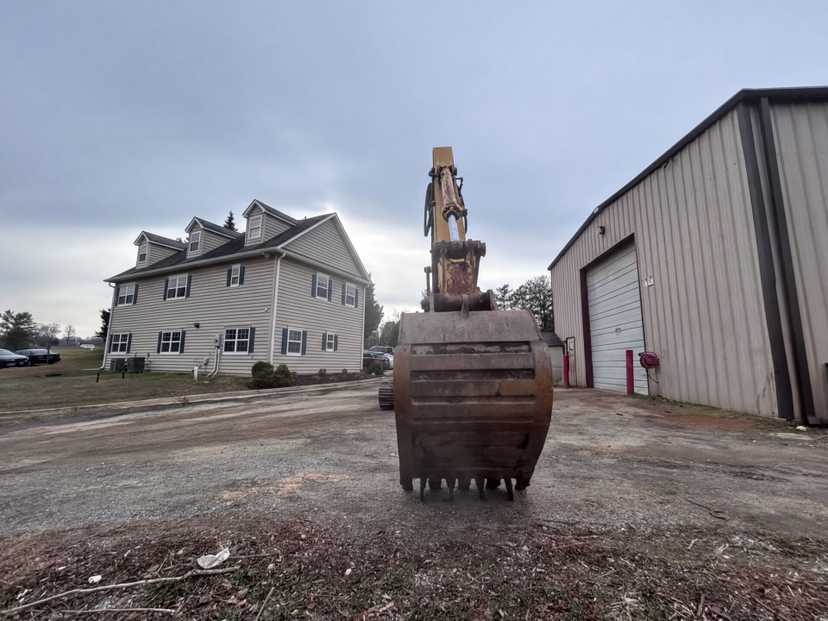 2001 John Deere 230LC Excavator — photo 5