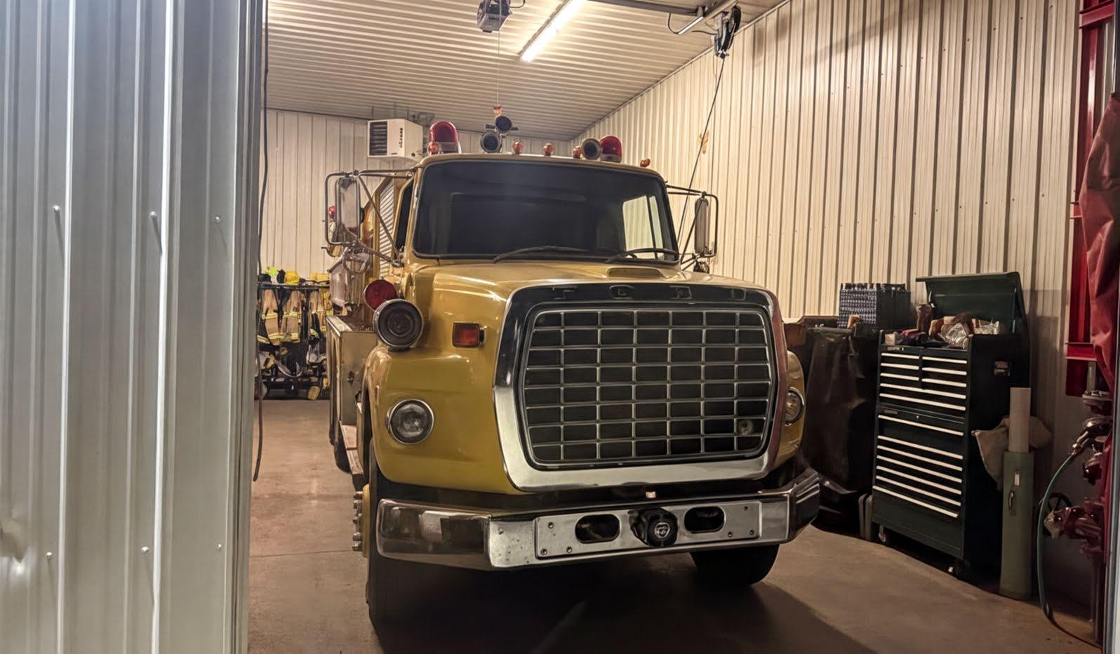 1980 Pierce Ford Pumper Tanker - image 2