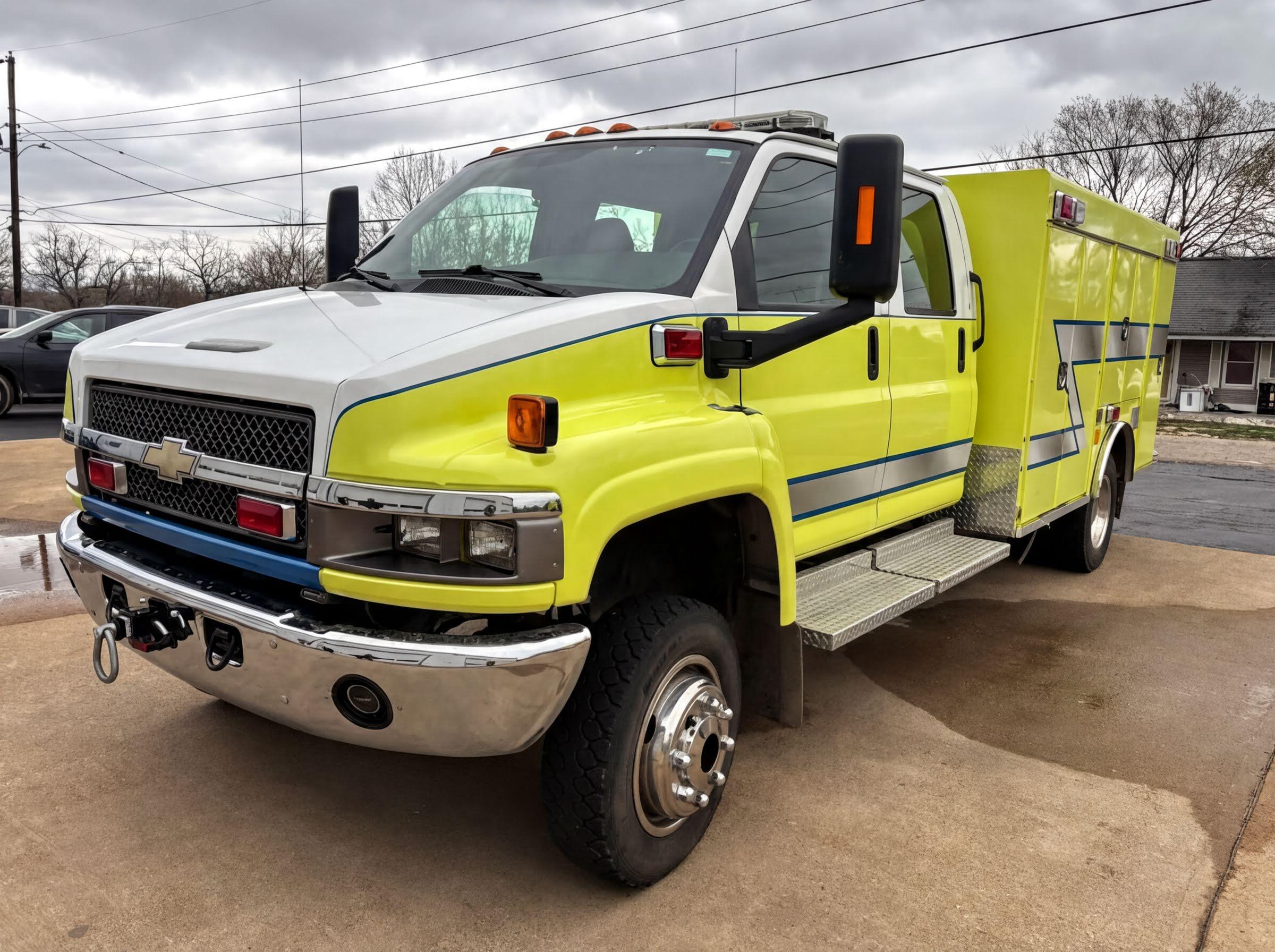 2009 Chevrolet Kodiak 5500 4x4 Squad - image 1