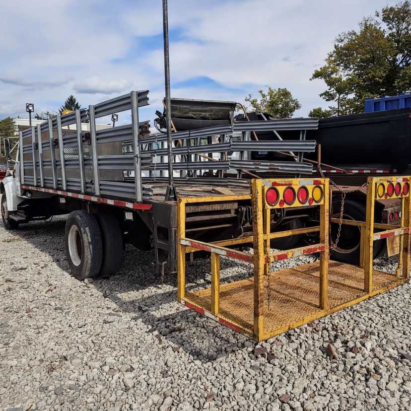 2000 international 4700 stake body — photo 4