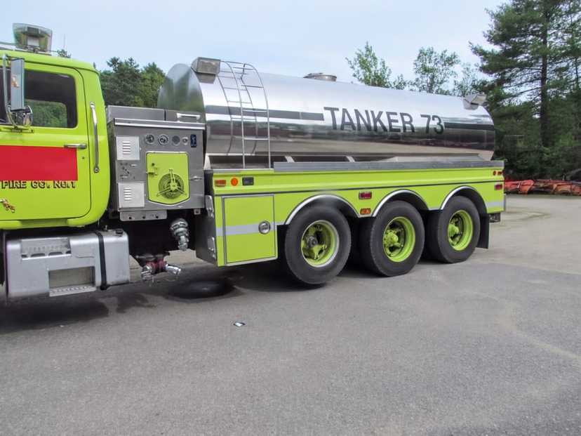 1980 4 Guys Mack Tanker — photo 2