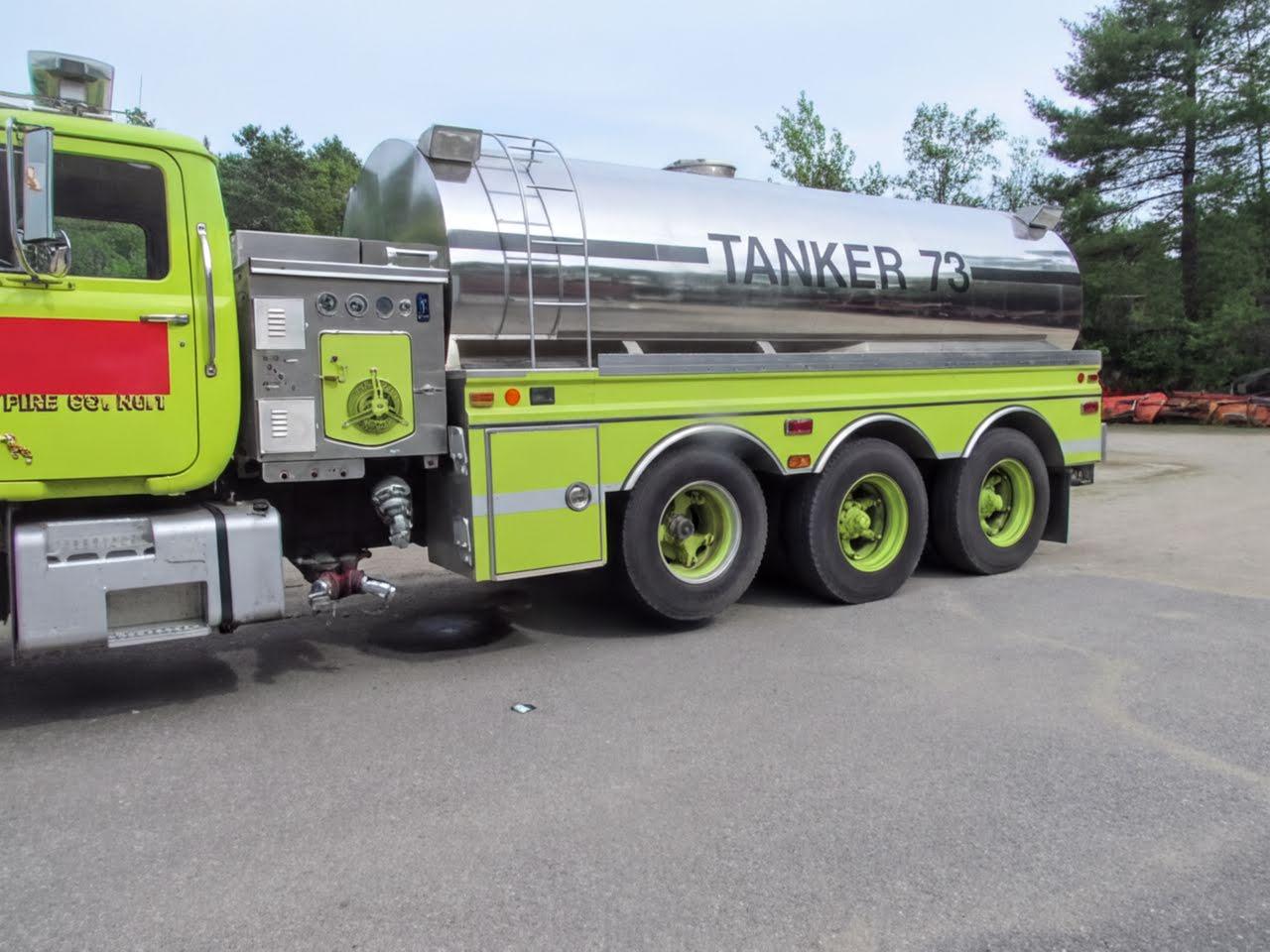 1980 4 Guys Mack Tanker - image 2