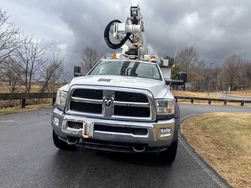 2018 Ram 5500 4x4 Bucket Truck w/ Altec AT40G Boom (45 ft) — photo 2