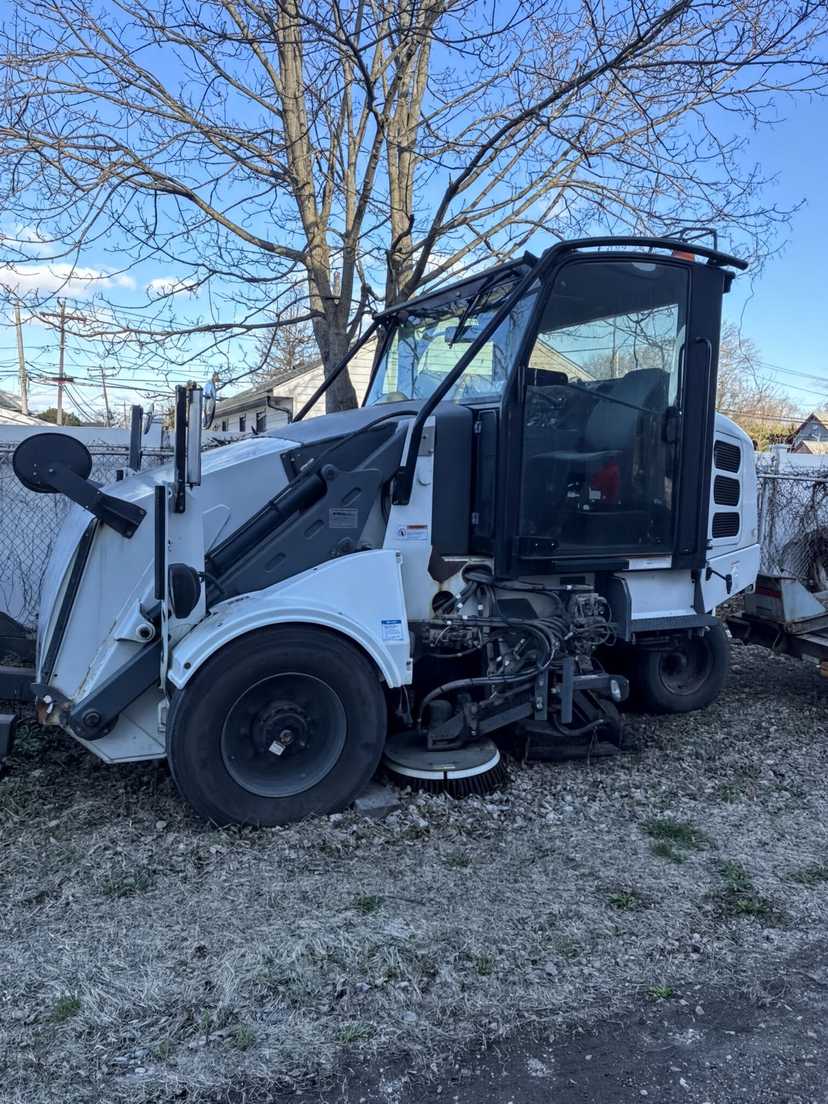 2011 Elgin Pelican HD Sweeper
