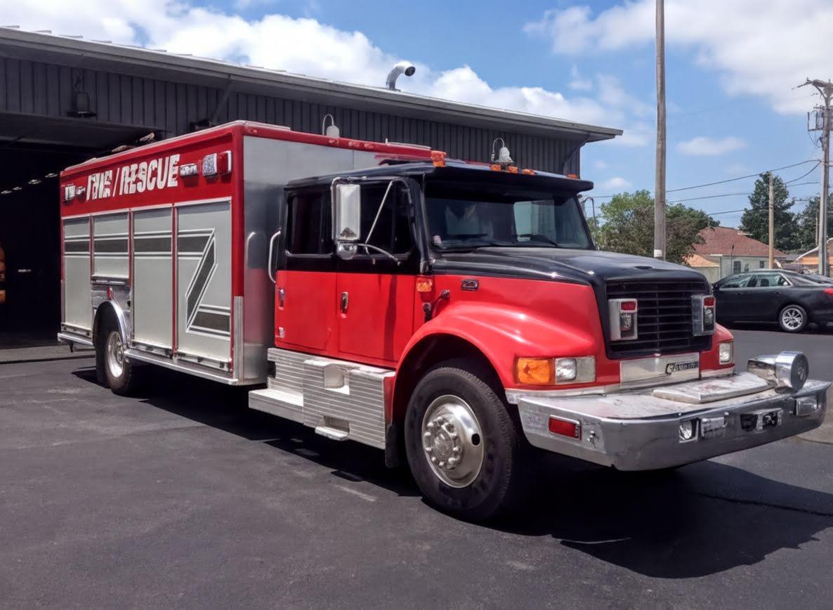 1995 American International Heavy Rescue - image 1