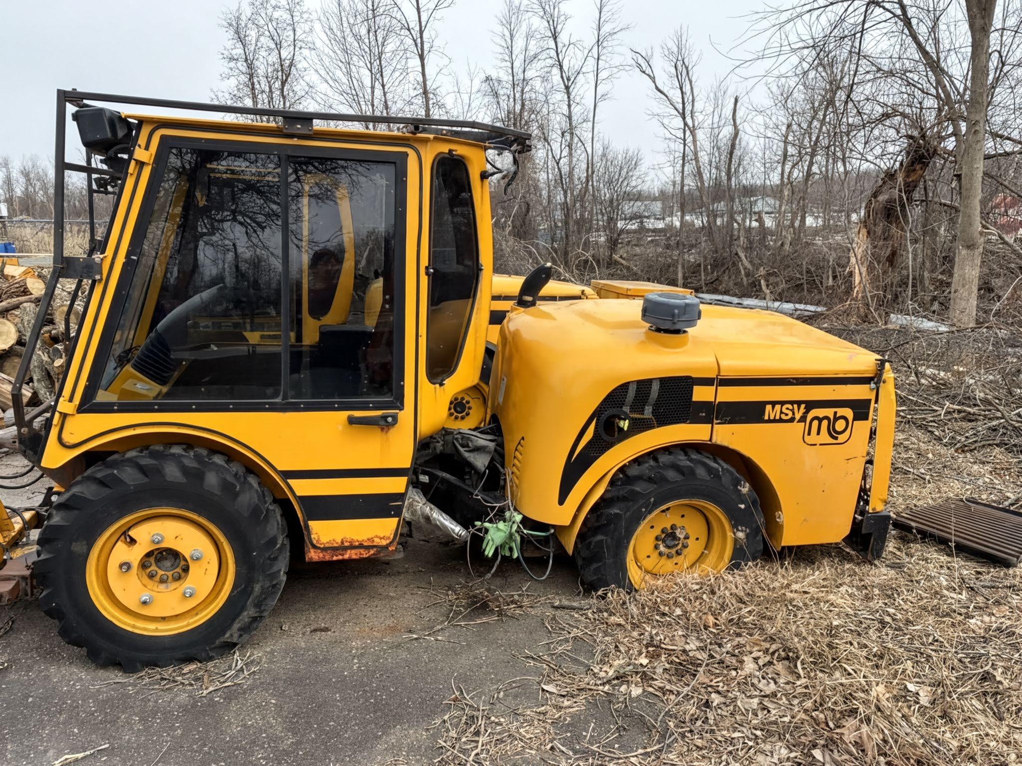 2013 MB MSV Tractor (for parts) - image 3