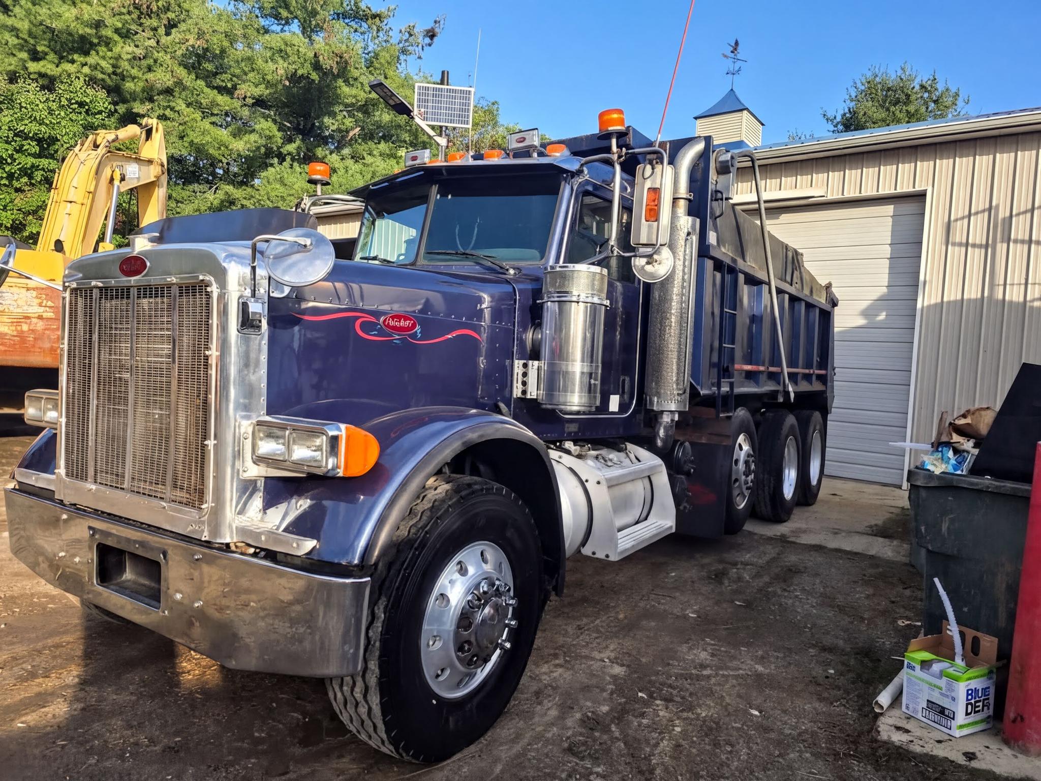 2005 Peterbilt 379 Dump Truck - image 3