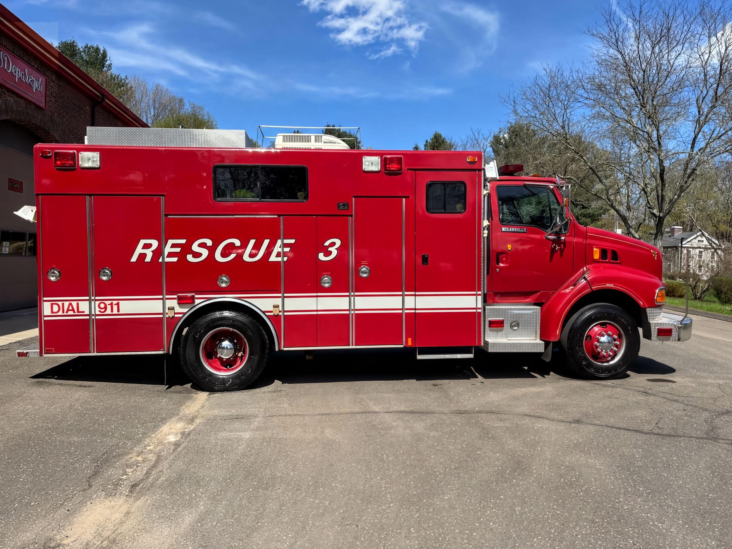 1998 4 Guys Ford Medium Rescue - image 2