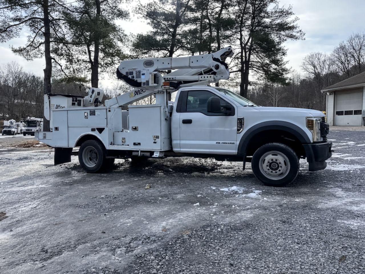 2019 Ford F550 4×4 Bucket Truck w/ Altec AT41M Boom (46 ft) - image 1