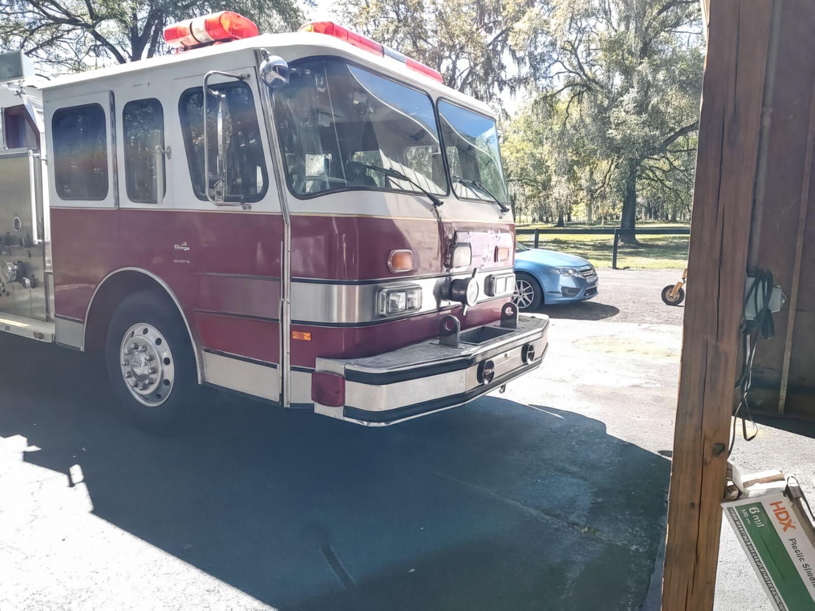 1990 E-One Pumper - image 3