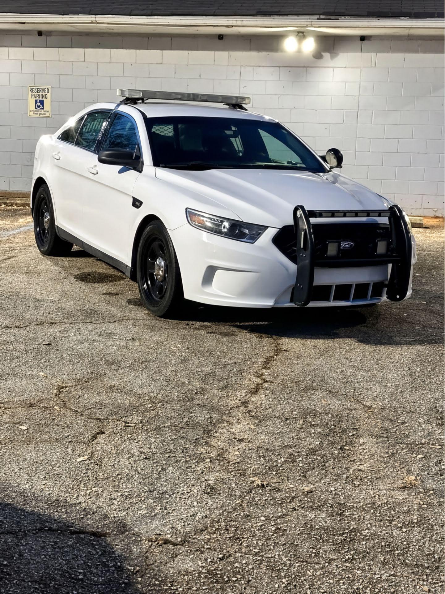 2017 Ford Taurus Police Interceptor - image 4