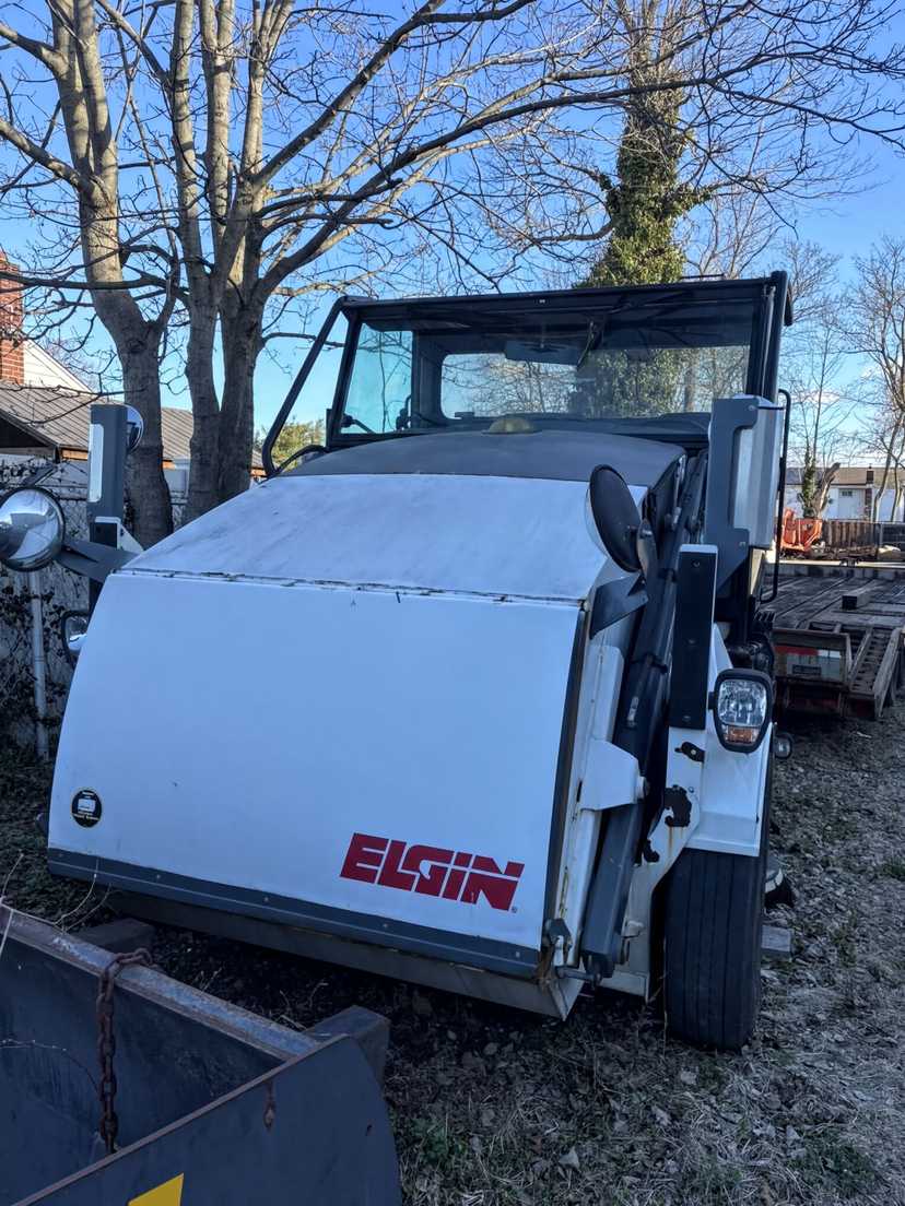 2011 Elgin Pelican HD Sweeper — photo 3