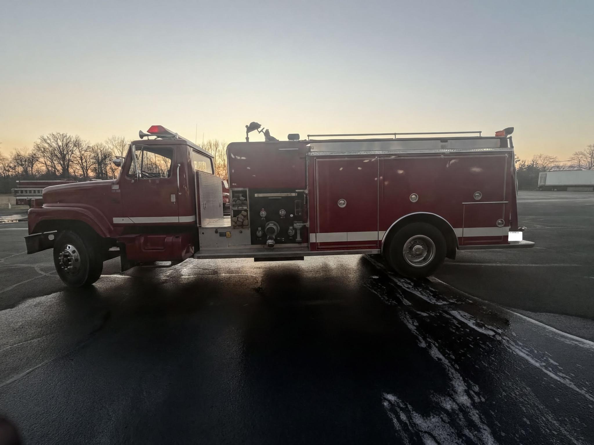 1988 International Pumper - image 3