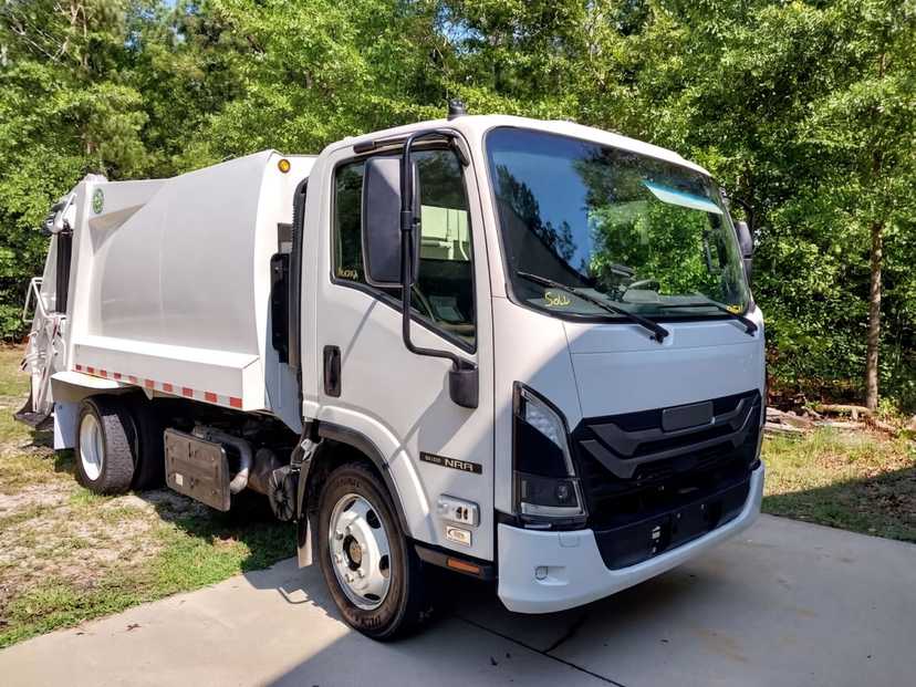 2025 Isuzu Pac-Mac Rear Loader — photo 3