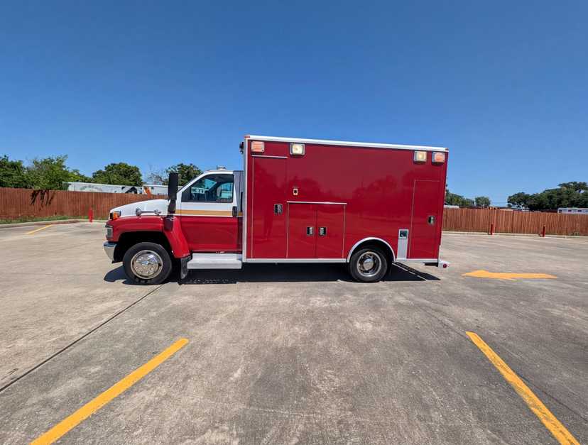 2009 Wheeled Coach Chevrolet Type I Ambulance — photo 2