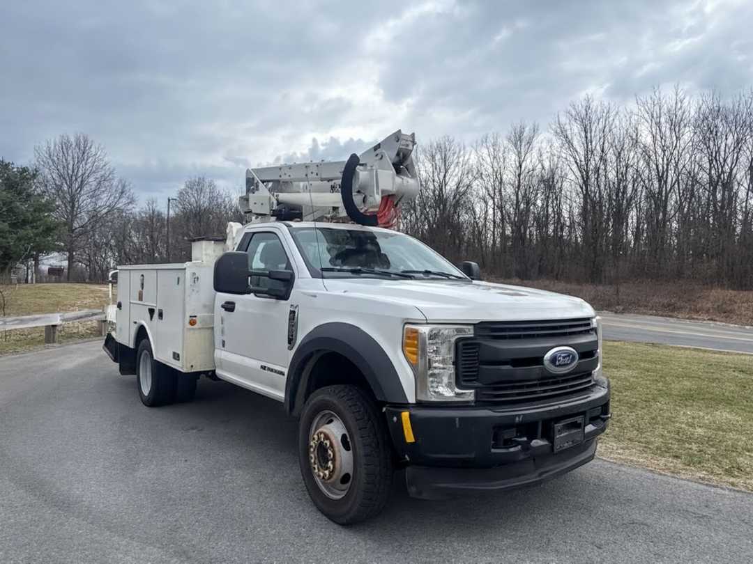 2017 Ford F550 Bucket Truck w/ Altec AT37G Boom (42 ft)