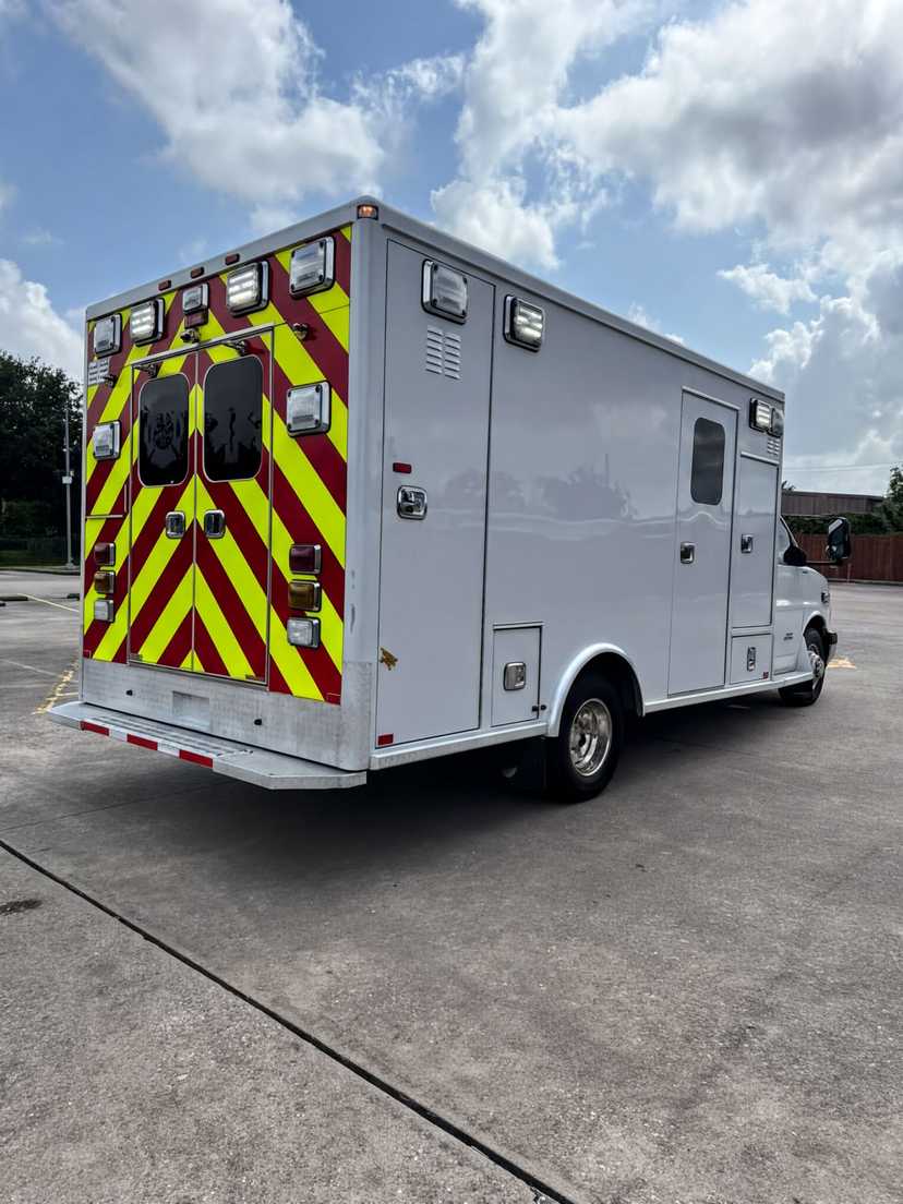 2015 AEV Chevrolet Type III Ambulance — photo 5