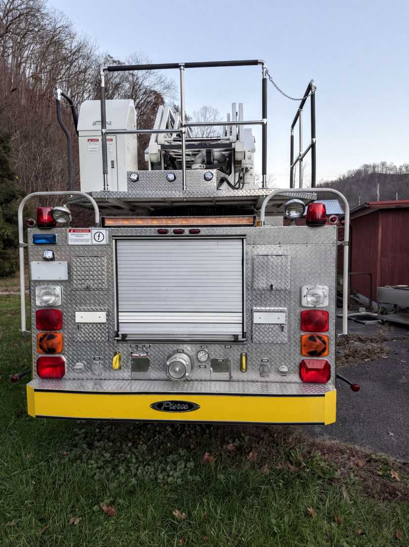1998 Pierce Detroit Series 60 Diesel, 430 HP 105' Aerial — photo 4