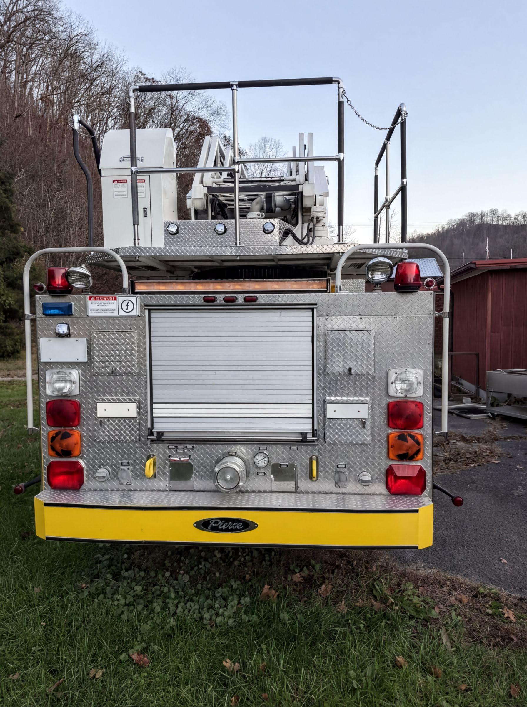 1998 Pierce Detroit Series 60 Diesel, 430 HP 105' Aerial - image 4