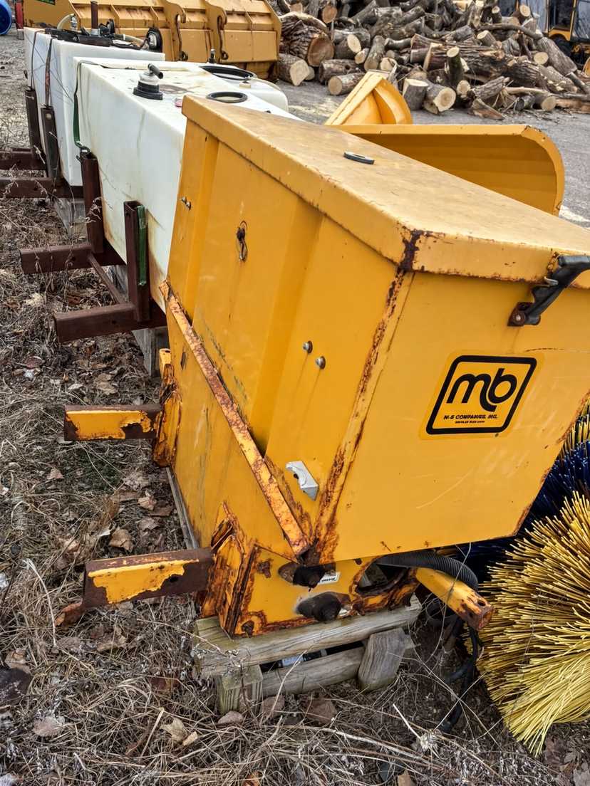 2012 MB Tractor-Mounted Spreader — photo 4