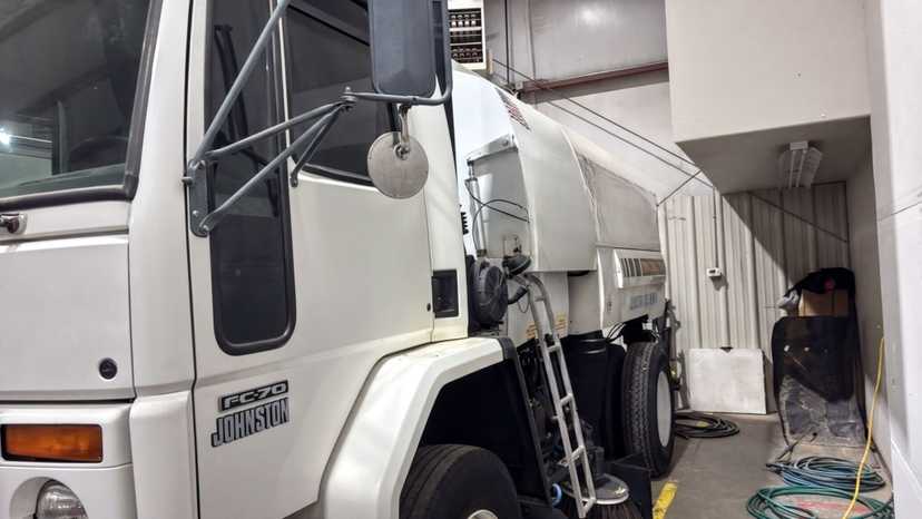 2000 Johnston 605 Sweeper — photo 5