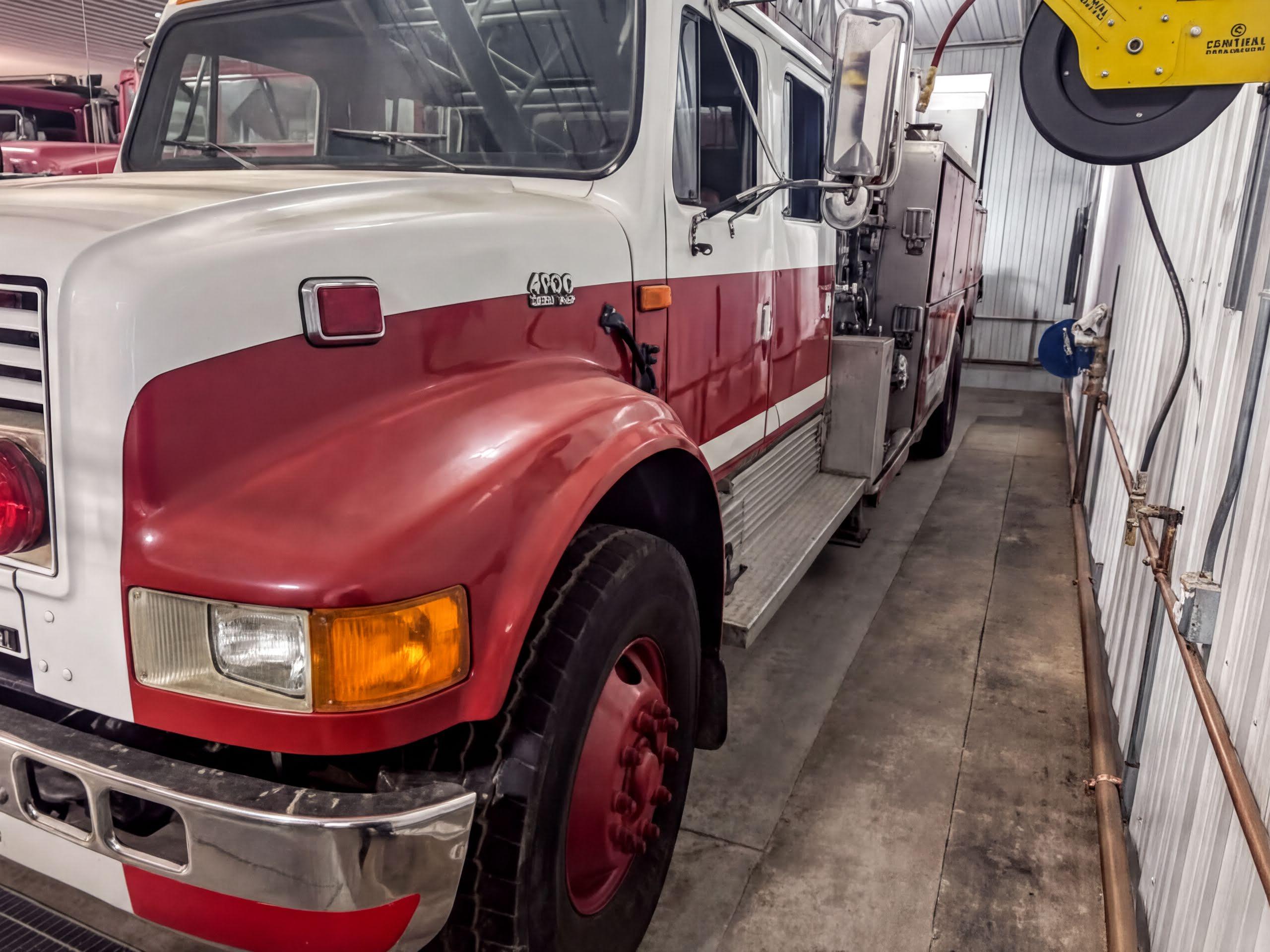 1994 International 4900 75' Smeal - image 2