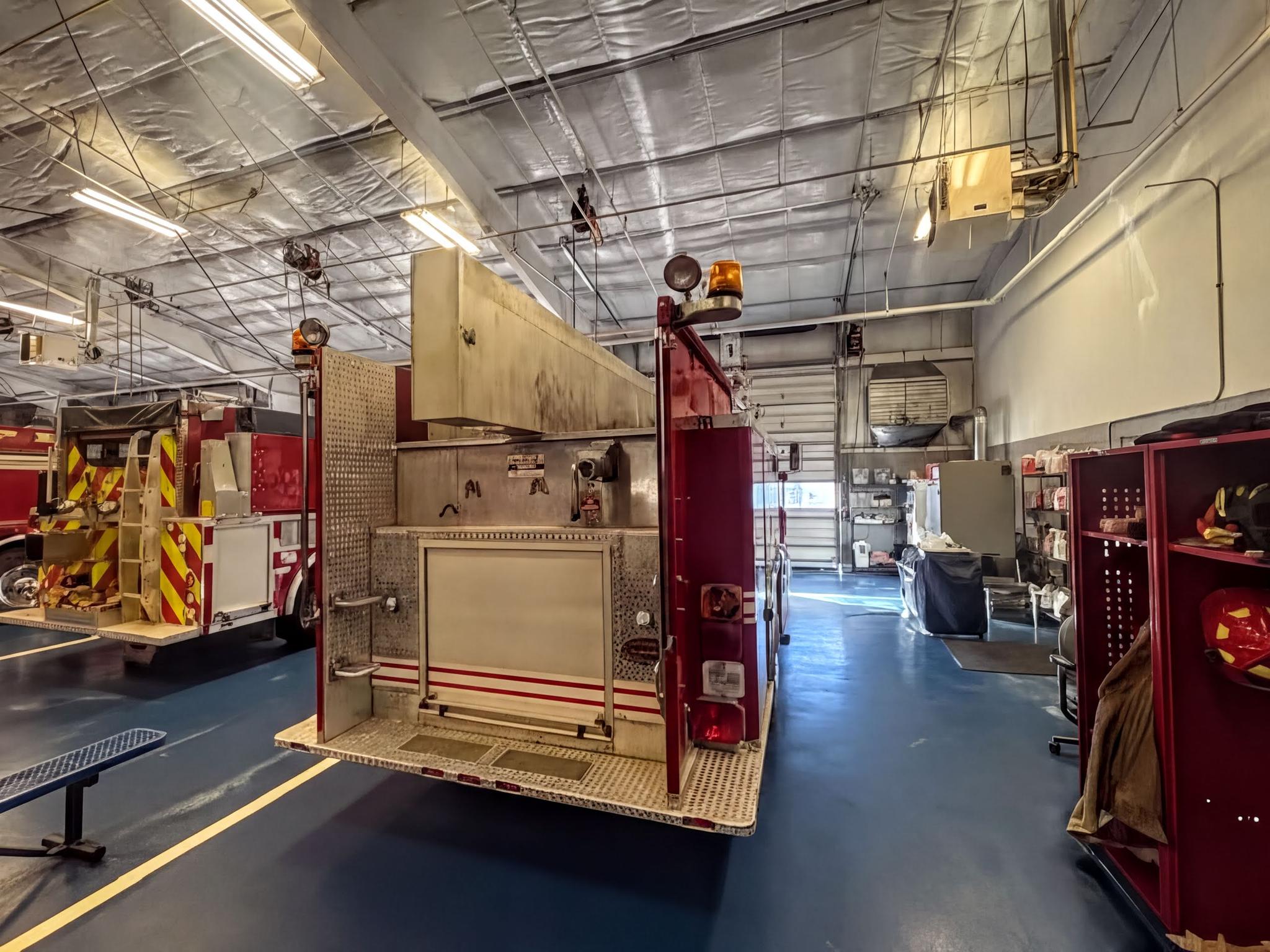 1999 KME International 4x4 Pumper - image 5