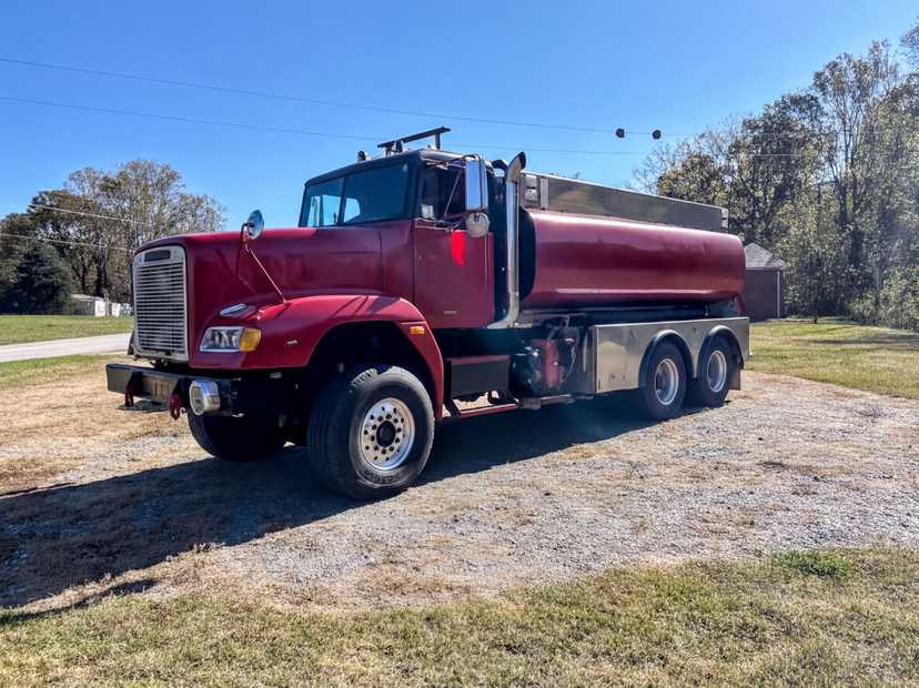 1993 Freightliner Tanker — photo 2