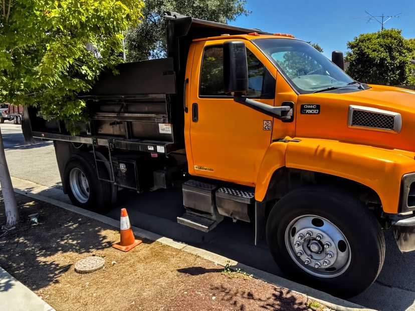 2005 GMC Dump truck — photo 3