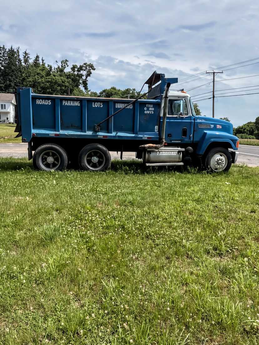 1993 Mack Dump Truck — photo 4