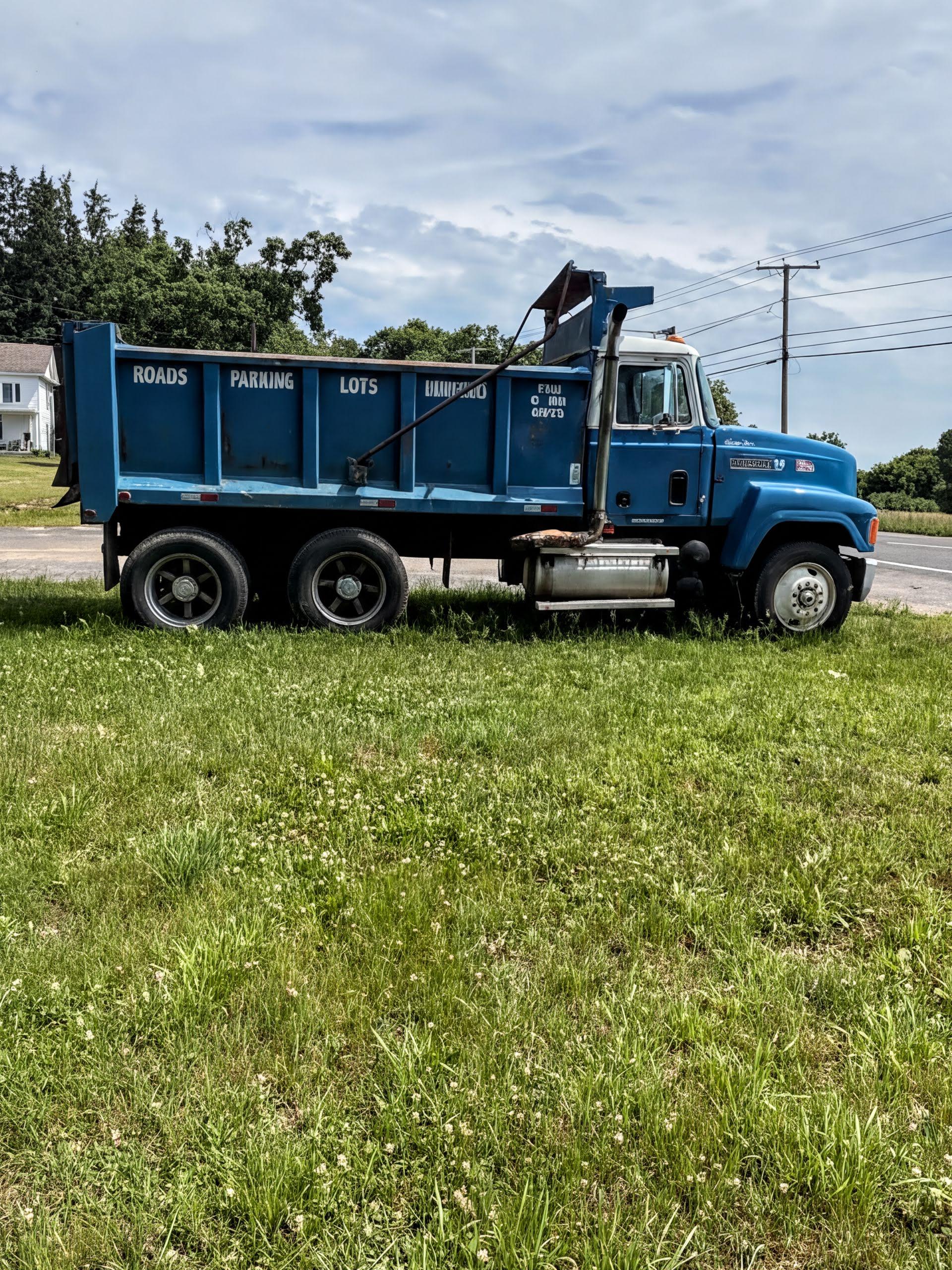 1993 Mack Dump Truck - image 4